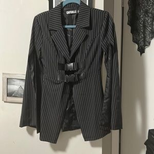 Blazer with white stripes in to buckles